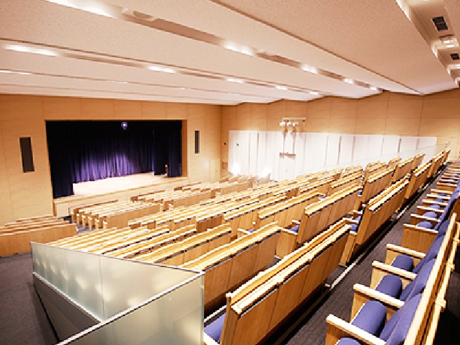 C館：50周年記念ホール（500名収容）（1・2階）