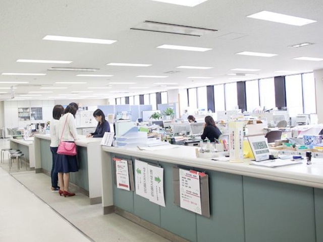 3号館　学生支援部・教学支援室：履修登録から、奨学金など学生生活に関わることをすべて扱っています。