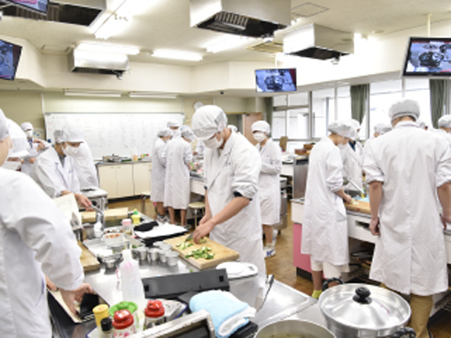 保健栄養学科棟（調理実習室）