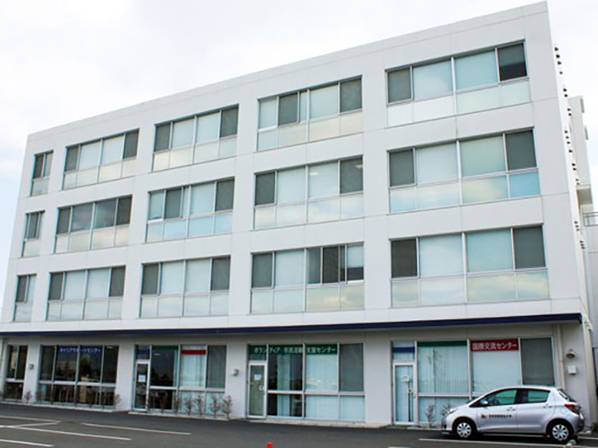 9号館/子ども教育学科の棟です。「キャリアサポートセンター」や「ボランティア・市民活動支援センター」「教職支援センター」「国際交流センター」があります。 
