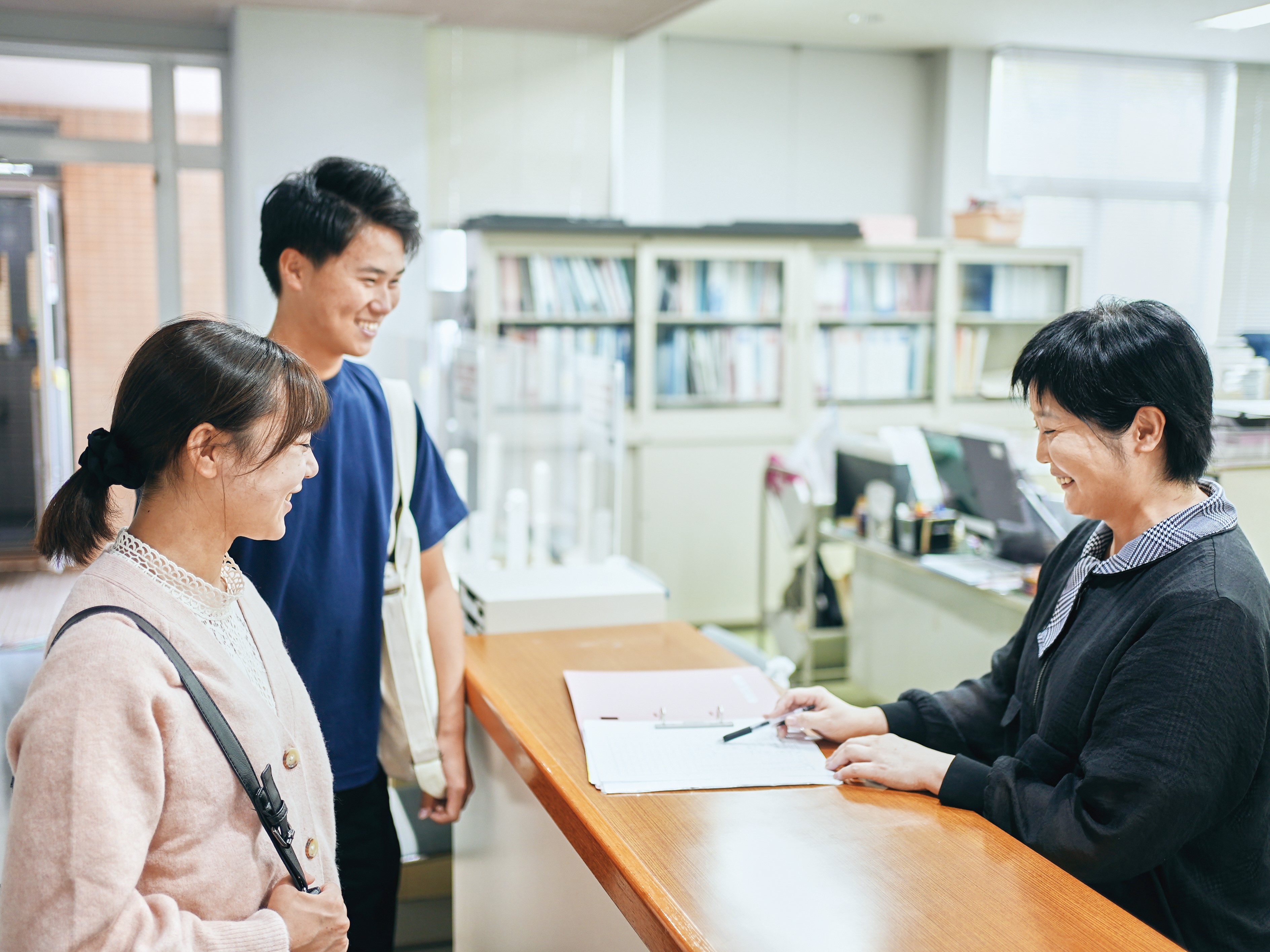 【5号館】教務課・学生支援課の窓口。