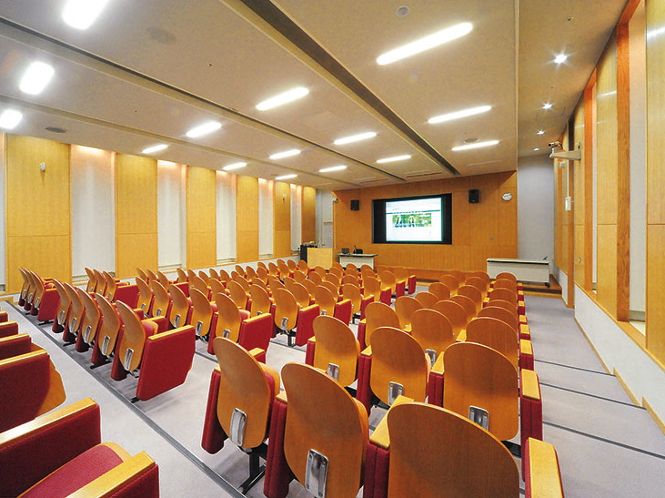 沖縄国際大学の図書館