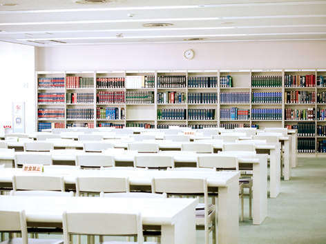神戸松蔭大学の図書館