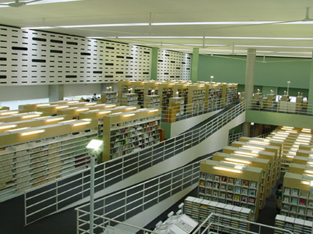 作新学院大学の図書館