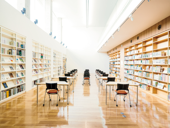 名古屋葵大学の図書館
