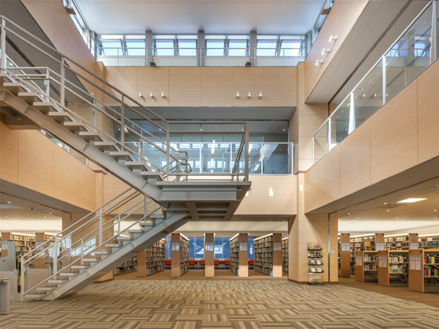 西日本工業大学の図書館