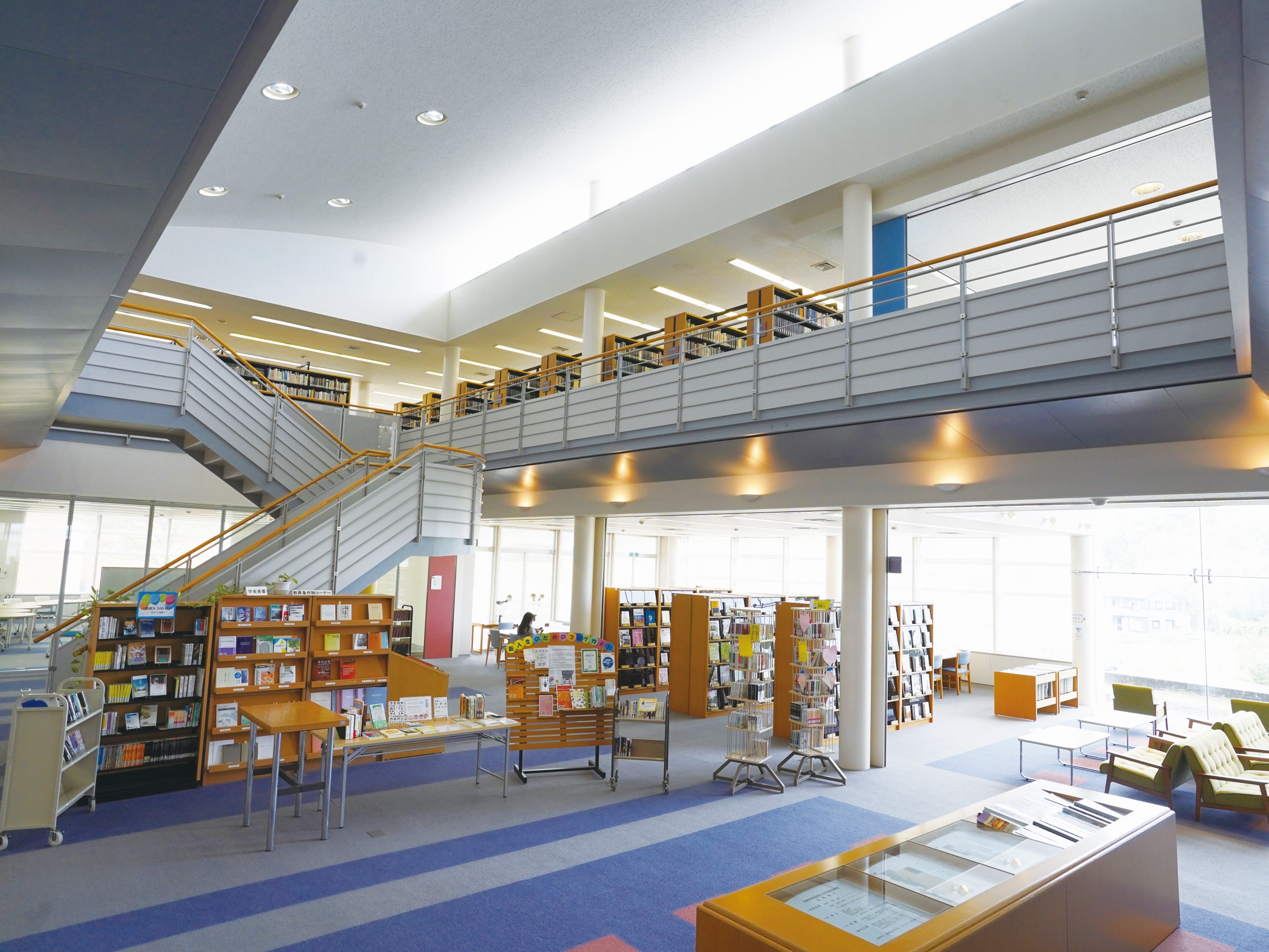 宮崎産業経営大学の図書館