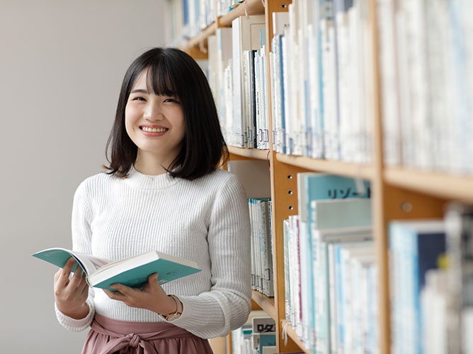 四日市大学の図書館