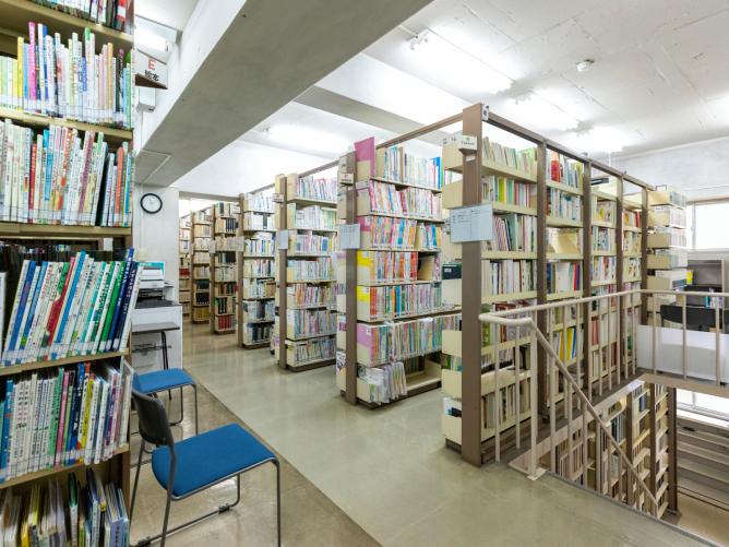 大阪キリスト教短期大学の図書館