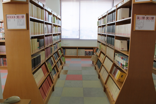 滋賀文教短期大学の図書館