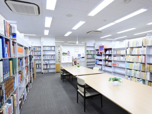 日本栄養大学短期大学部の図書館