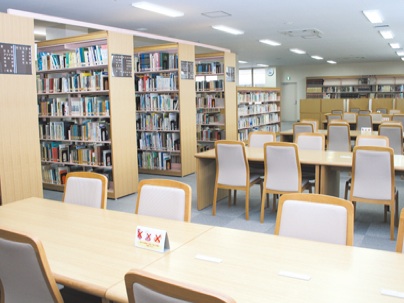 精華女子短期大学の図書館