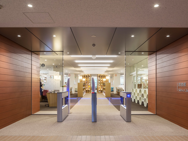新潟青陵大学の図書館