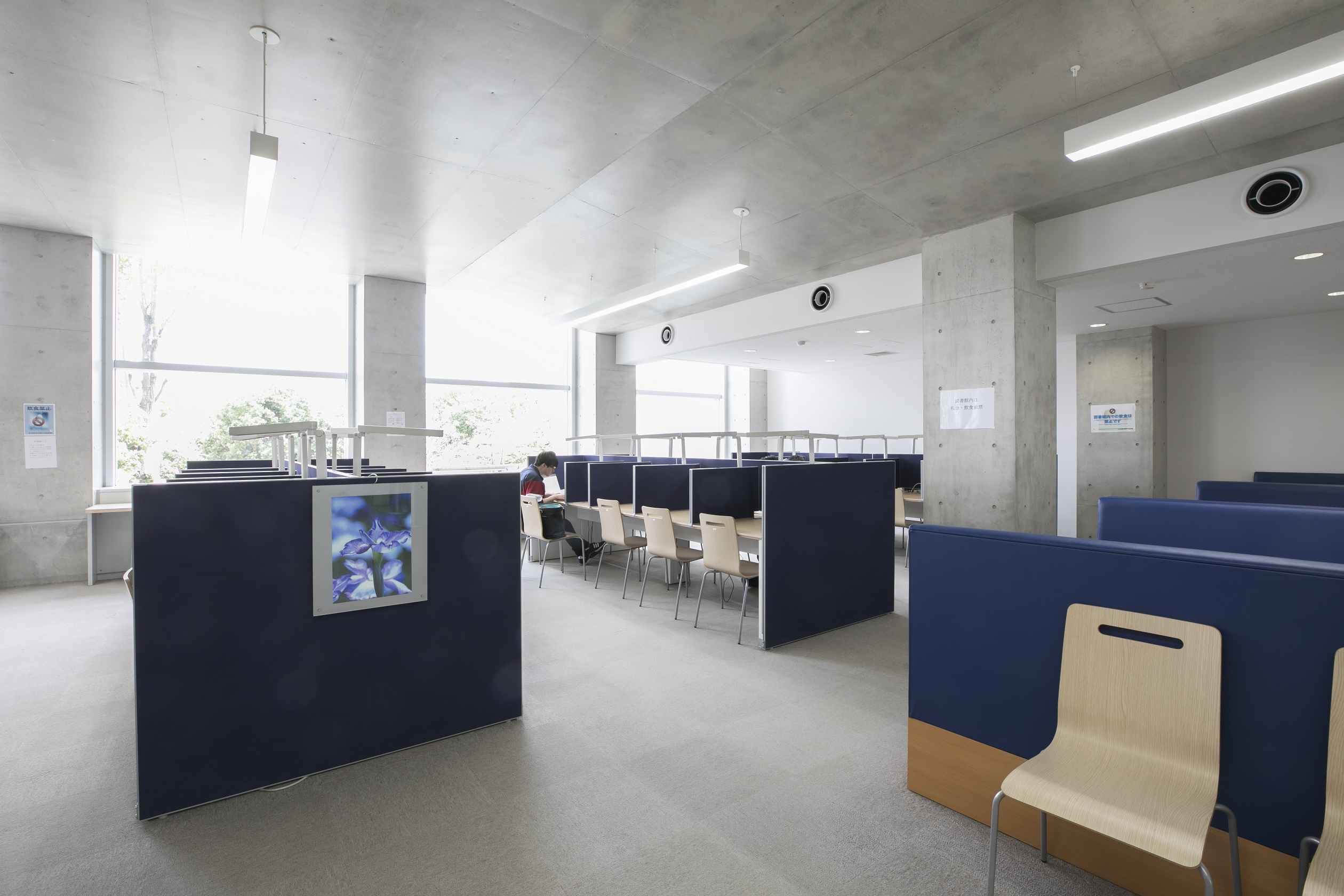 東京医療学院大学の図書館