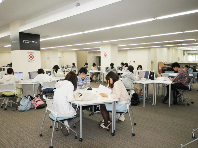 三重大学の図書館
