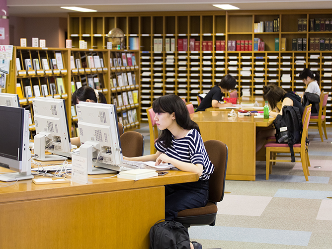 駒沢女子大学の図書館
