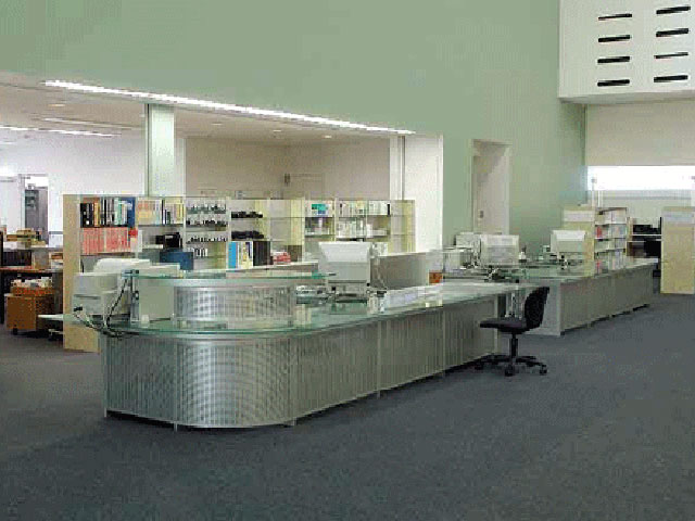 作新学院大学の図書館