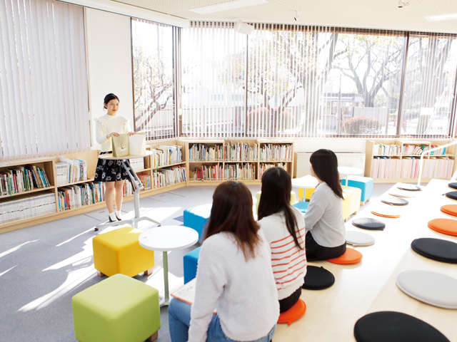 十文字学園女子大学の図書館