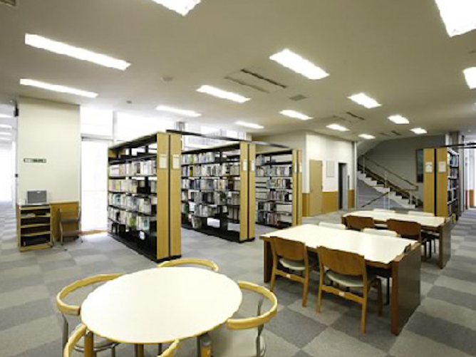 豊橋創造大学の図書館