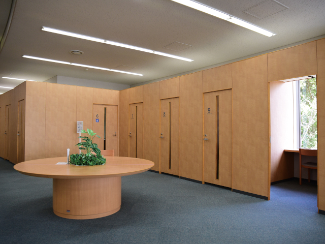 広島経済大学の図書館