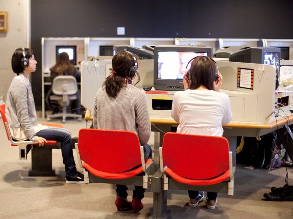 園田学園女子大学短期大学部の図書館
