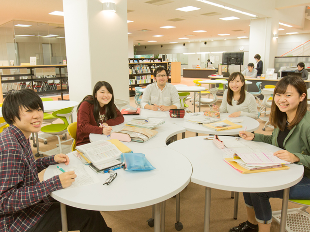 新潟医療福祉大学の図書館