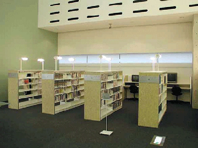 作新学院大学の図書館