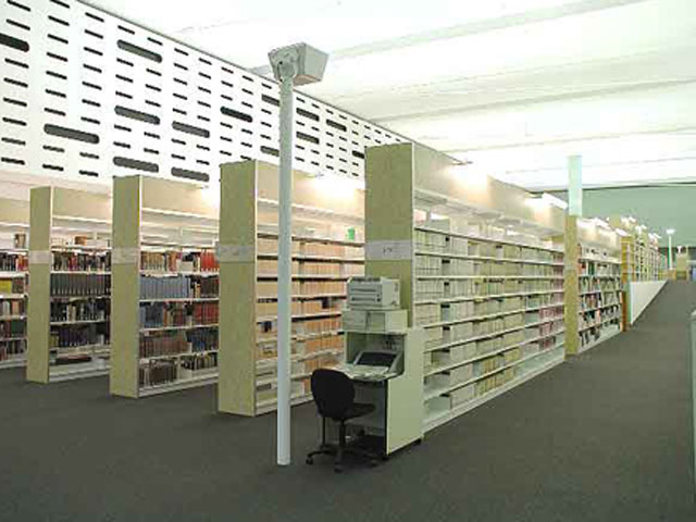 作新学院大学の図書館