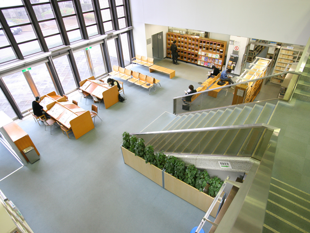 城西大学の図書館