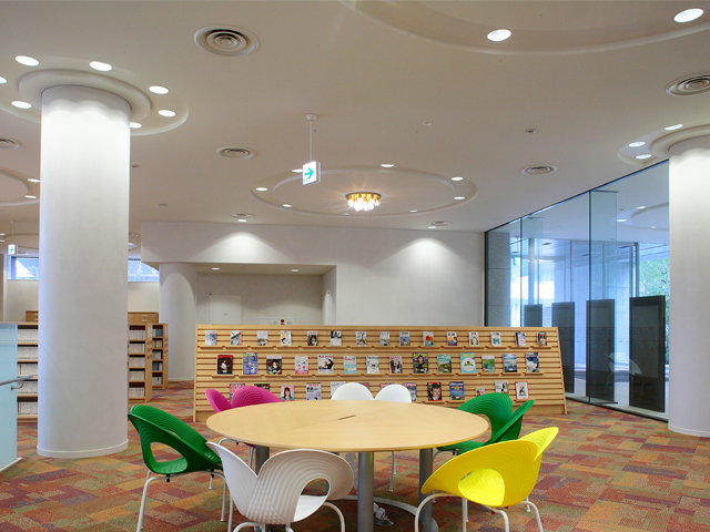 聖徳大学の図書館