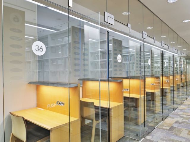 聖徳大学の図書館