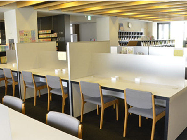 大阪総合保育大学の図書館