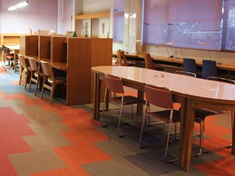 滋賀文教短期大学の図書館