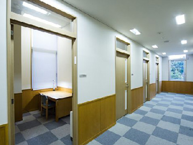 豊橋創造大学短期大学部の図書館