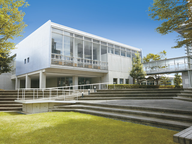 四日市大学の図書館