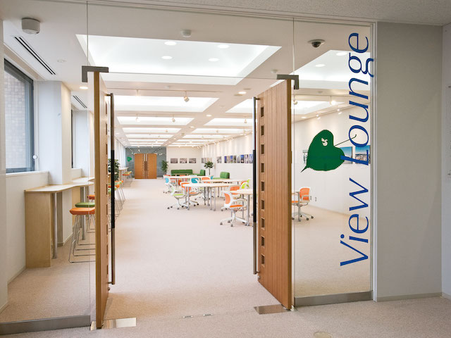 駿河台大学の図書館