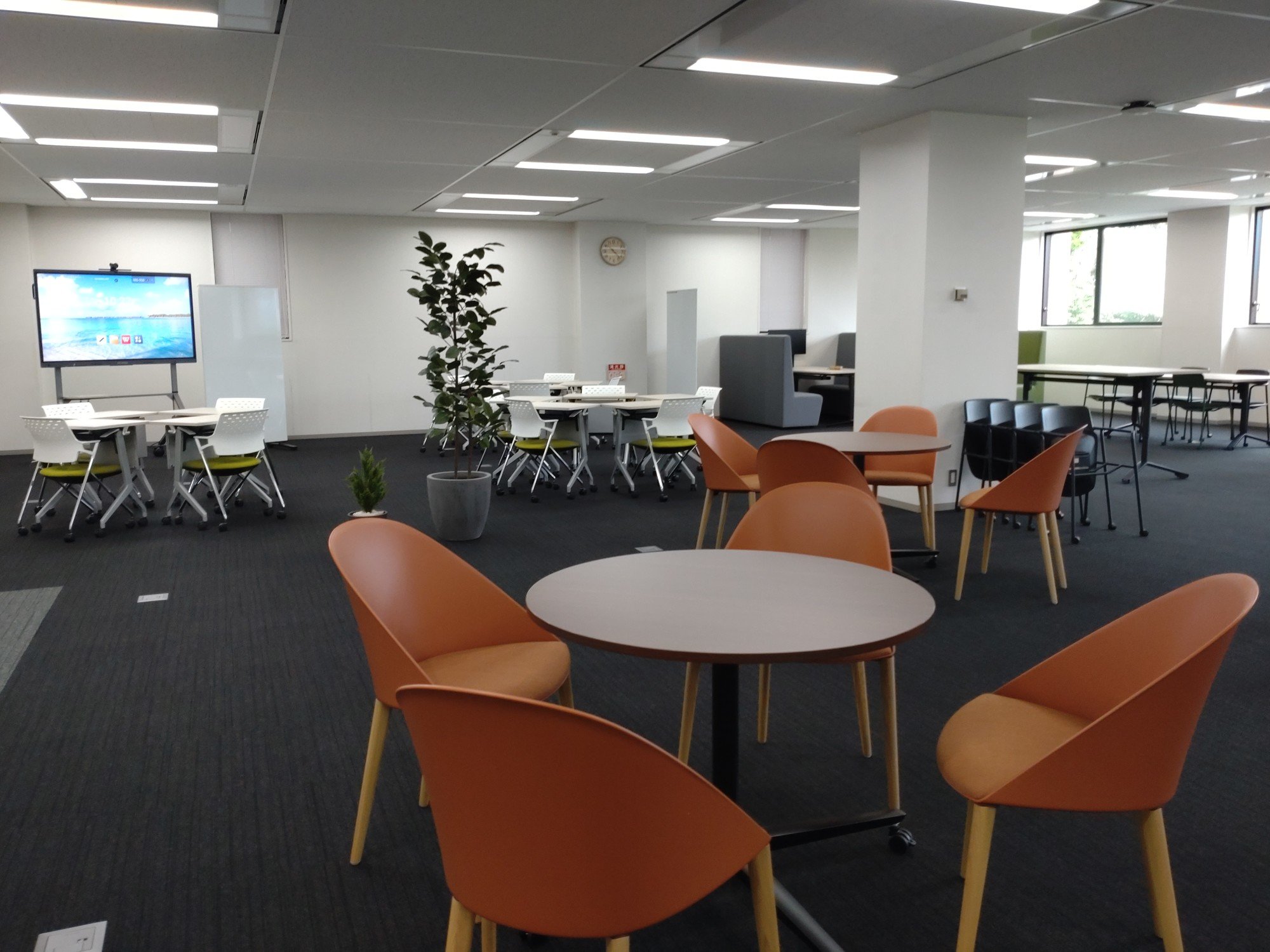 駿河台大学の図書館