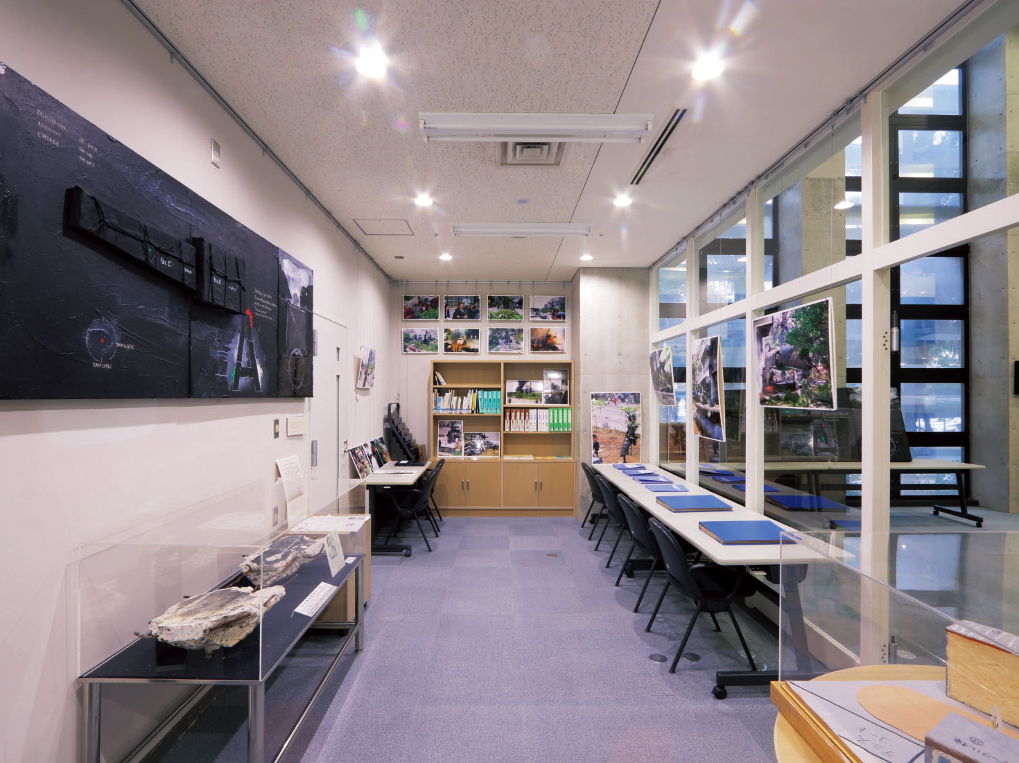 沖縄国際大学の図書館