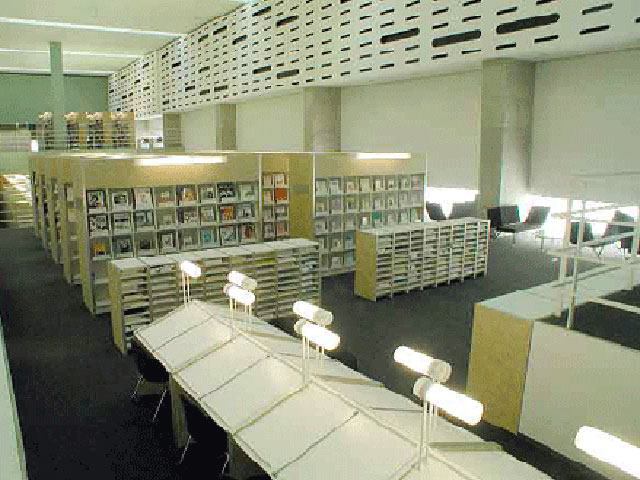 作新学院大学の図書館
