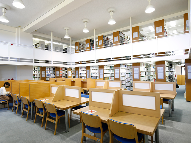 岐阜聖徳学園大学の図書館