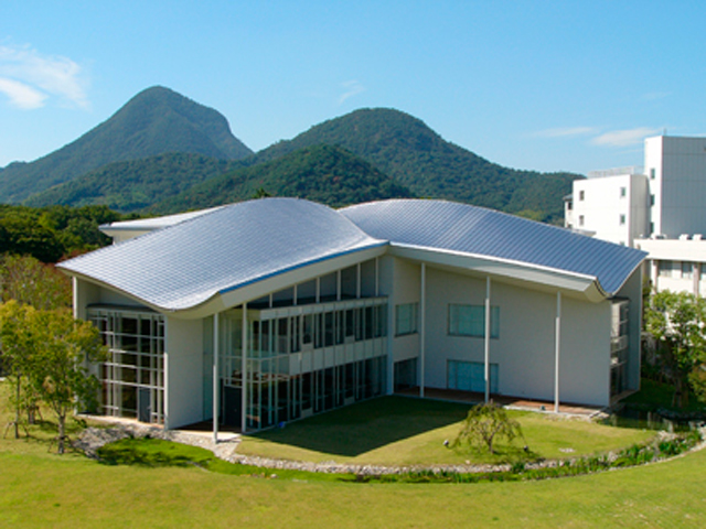 四国学院大学の図書館