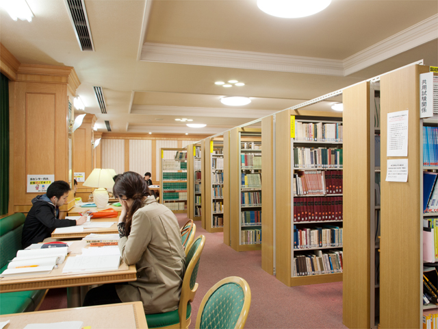 第一薬科大学の図書館