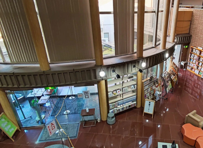 周南公立大学の図書館