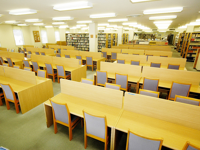 新潟産業大学の図書館