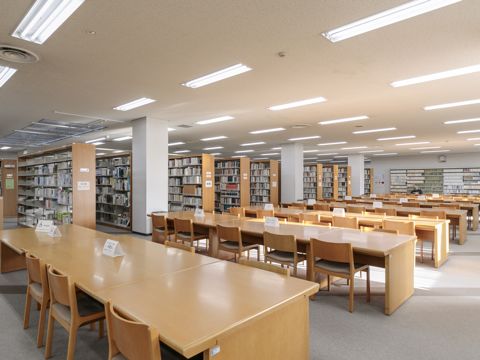 姫路獨協大学の図書館