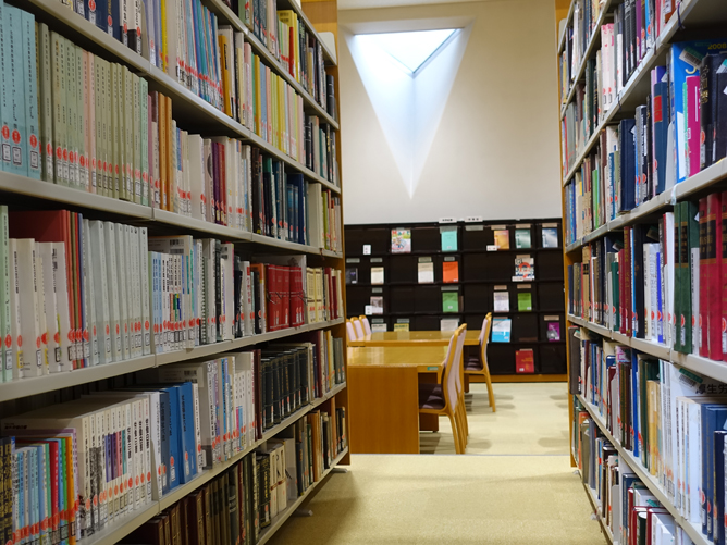 文京学院大学の図書館