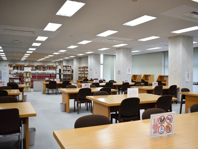 産業技術短期大学の図書館