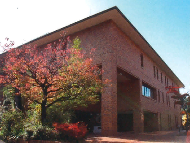 高山自動車短期大学の図書館
