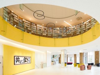 令和健康科学大学の図書館
