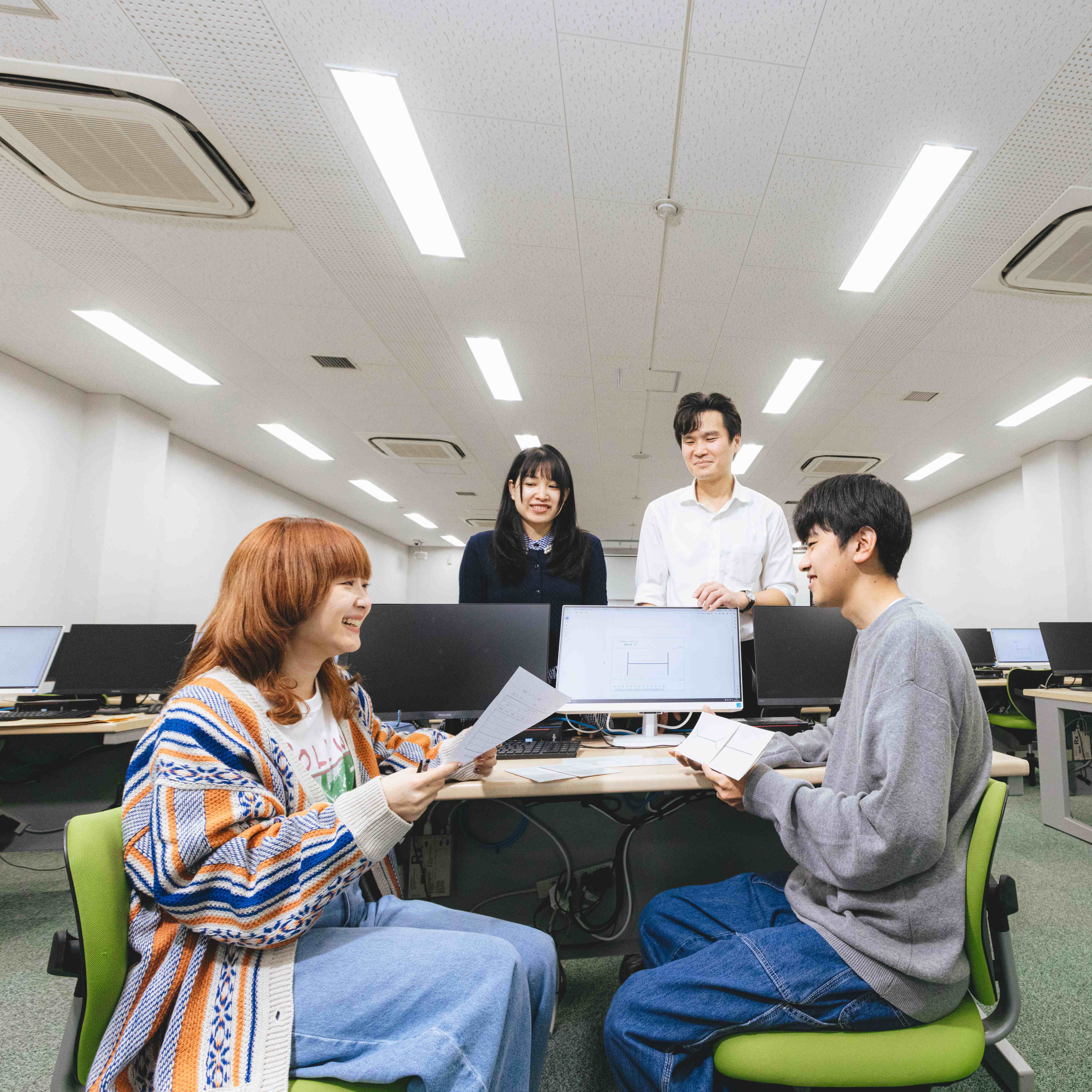 人間社会学部